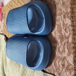 Mesh Cloud Cushion Slides